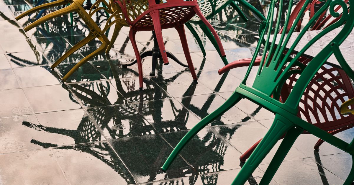 découvrez notre sélection de chaises en métal alliant design contemporain et robustesse pour un confort optimal dans tous vos espaces.