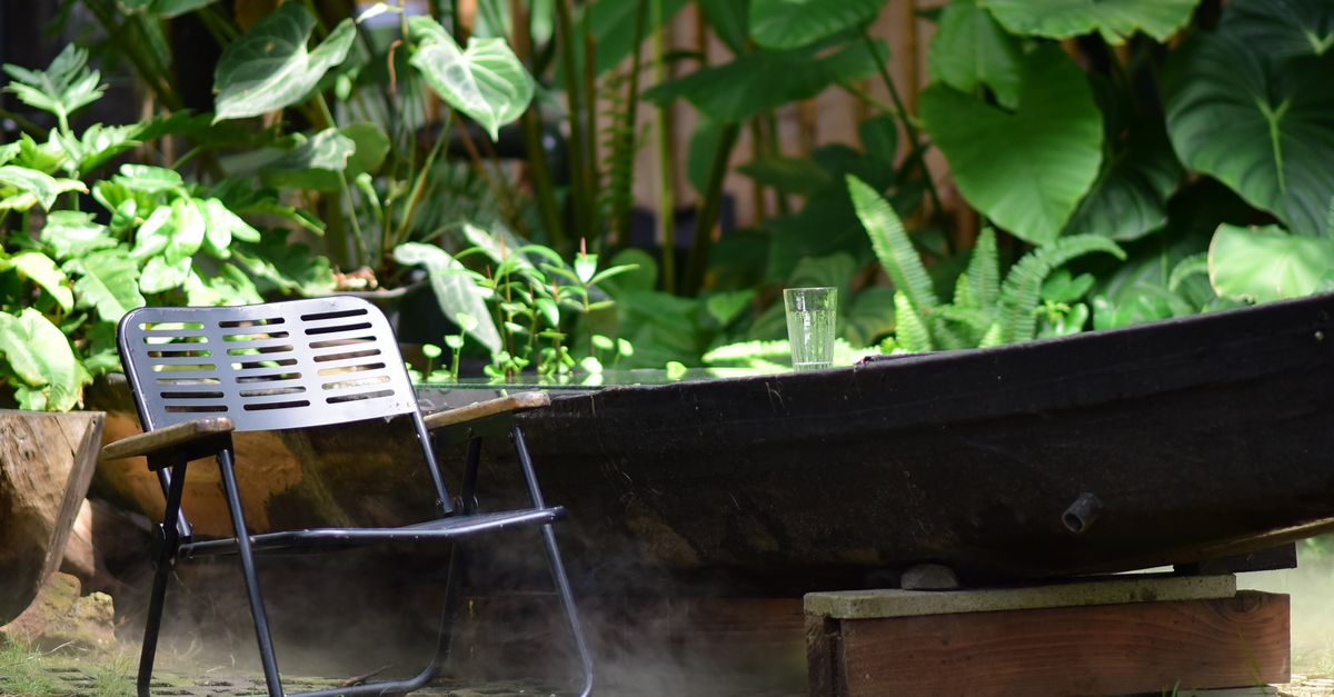 découvrez notre chaise de jardin en métal alliant design élégant et durabilité pour un confort optimal en plein air.